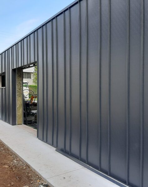 Rivestimento facciate con lastre aggraffate