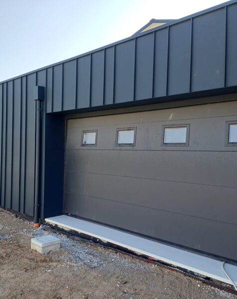 Rivestimento facciate con lastre aggraffate