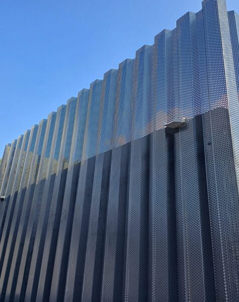 Rivestimento facciate con lamiere forate