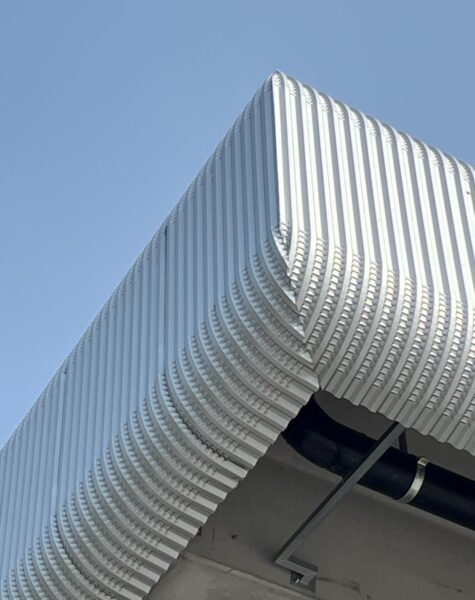 Rivestimento facciate con lastre grecate
