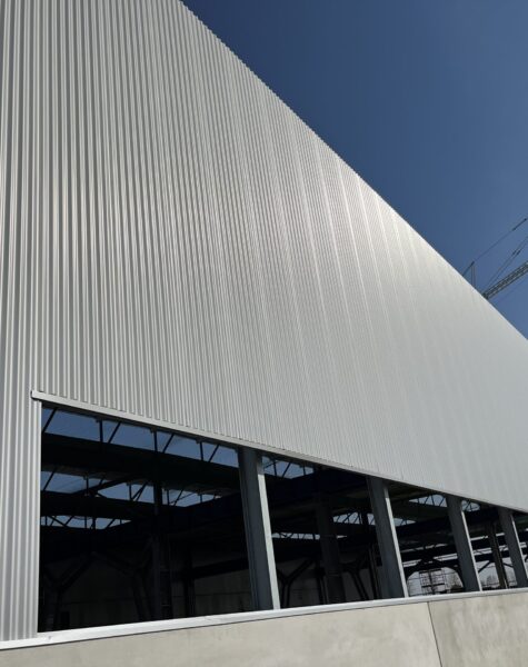 Rivestimento facciate con lastre ondulate