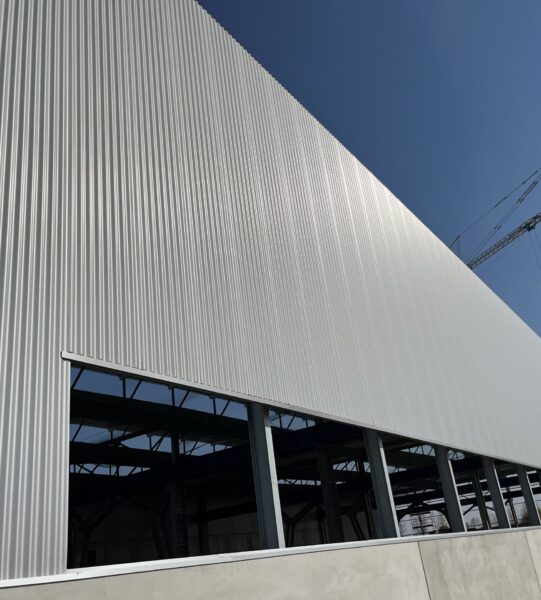 Rivestimento facciate con lastre ondulate