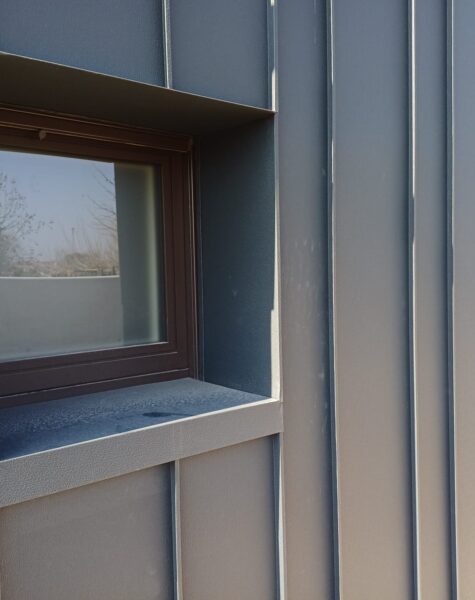 Rivestimento facciate con lastre aggraffate