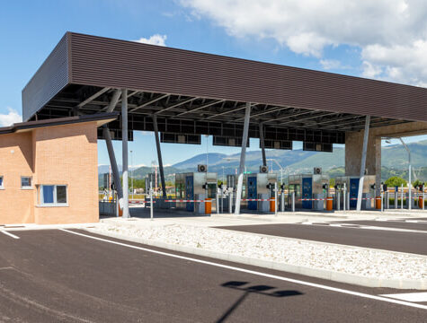 Rivestimento facciate con lastre grecate